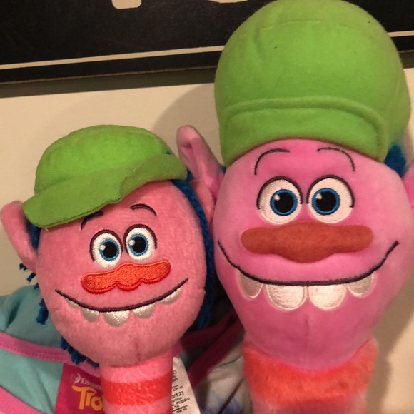 Dream Works Trolls flannel 2 piece pajama set slippers & 2 plush Trolls dolls - Picture 16 of 16